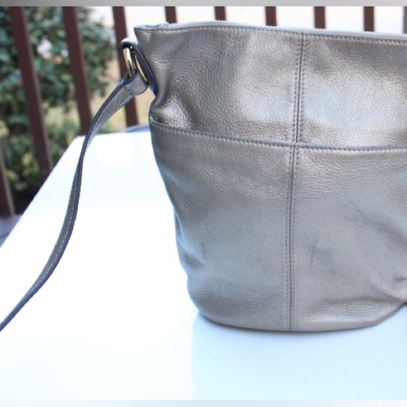 B. Makowsky bucket cross body bag - Picture 8 of 8